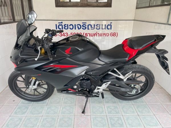 CBR150R ABS ผ่อนได้ ไม่ต้องค้ำ มีประกัน มีเก็บปลายทาง เอกสารครบ สภาพใสกริ๊บ ชุดสีไร้ริ้วรอย เครื่องเดิม วิ่ง6000 ปลายปี65 รูปที่ 3