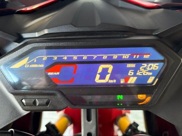 CBR150R ABS ผ่อนได้ ไม่ต้องค้ำ มีประกัน มีเก็บปลายทาง เอกสารครบ สภาพใสกริ๊บ ชุดสีไร้ริ้วรอย เครื่องเดิม วิ่ง6000 ปลายปี65 รูปที่ 4
