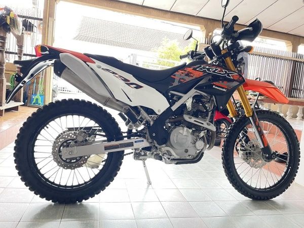 KLX230 SE สภาพซื้อจอด รถมือเดียว ไม่เคยล้ม ชุดสีสวย เอกสารครบ มีรับประกัน จัดส่งได้ มีเก็บปลายทาง วิ่ง2000 กลางปี66 รูปที่ 5