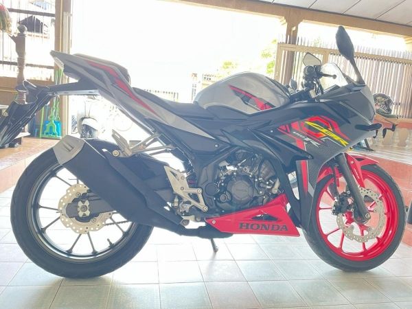 CBR150R ABS รถมือเดียว ดูแลดี สภาพพร้อมใช้ เครื่องแน่น ชุดสีสวย ถังไม่บุบ ผ่อนได้ จัดส่งได้ทั่วไทย วิ่ง8000 ปลายปี64 รูปที่ 5