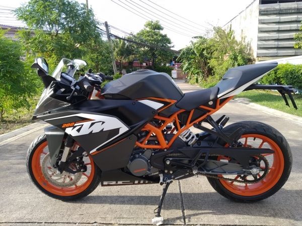 ใช้เพียง 2 พันkmแท้. ลดราคา KTM RC200 ใหม่กิ๊ก รูปที่ 0