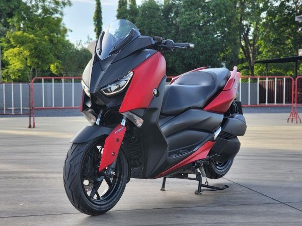 Yamaha Xmax 300 2018 สีแดง สภาพใหม่กริบๆ รถมือเดียวป้ายแดง +++++++++++ของแต่ง++++++++++++++++++ _ท่อ akrapovic ปลายดาบ _ยาง สายฟ้าเบิกใหม่ พึ่งเปลี่ยนมา วันนี้เลย  _ผ้าเบรคใหม่พึ่งเปลี่ยน _ไล่น๊อตทั้ง