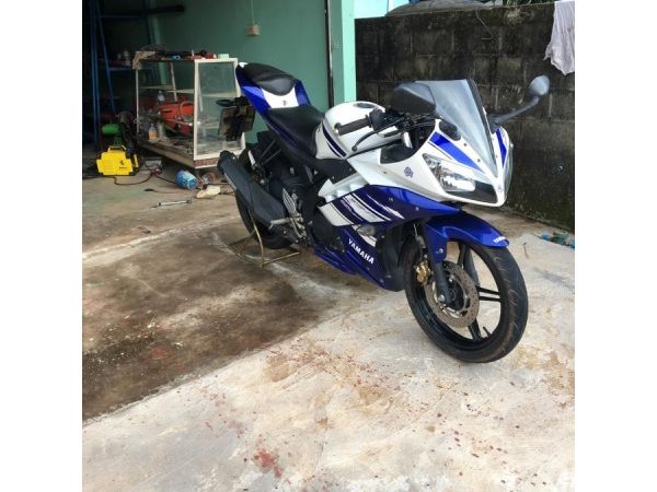 YAMAHA R15