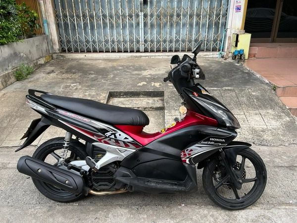 ขาย Honda Airblade ตัวท็อป ล้อแม็ก คอมบายเบรค สวยหรู เครื่องเยี่ยม ราคา 14000 บาท