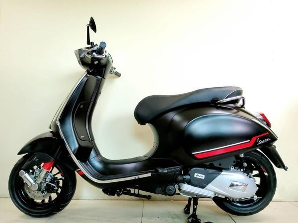 Vespa Sprint 150 i-get ABS ปี2022 สภาพเกรดA  2758 กม. เอกสารครบพร้อมโอน