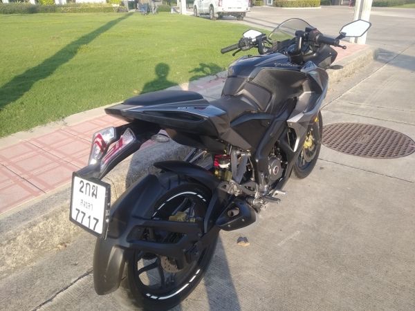 ลดราคา Bajaj Pulsar RS 200 สีดำครับ รูปที่ 1