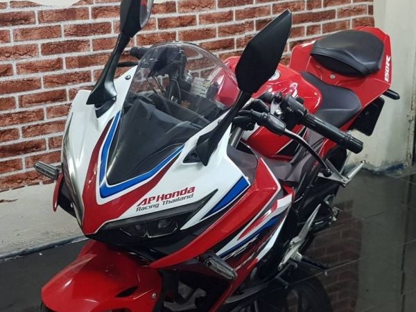 All New CBR150 2020 สีแดงดำ ท็อปเบลก ABS รูปที่ 2