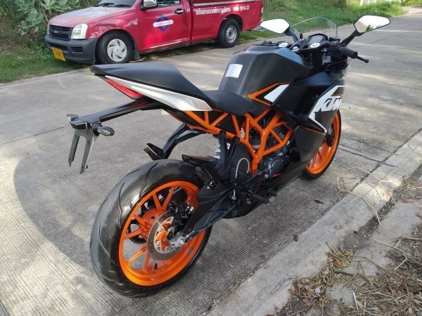 ใช้เพียง 2 พันkmแท้. ลดราคา KTM RC200 ใหม่กิ๊ก รูปที่ 4