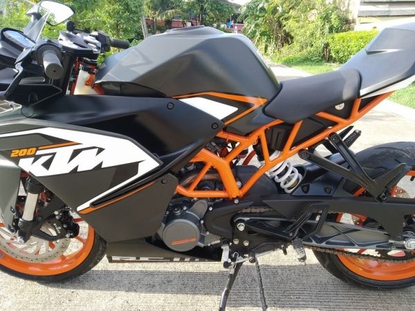 ใช้เพียง 2 พันkmแท้. ลดราคา KTM RC200 ใหม่กิ๊ก รูปที่ 4