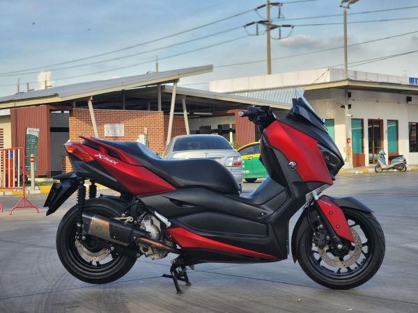 Yamaha Xmax 300 2018 สีแดง สภาพใหม่กริบๆ รถมือเดียวป้ายแดง +++++++++++ของแต่ง++++++++++++++++++ _ท่อ akrapovic ปลายดาบ _ยาง สายฟ้าเบิกใหม่ พึ่งเปลี่ยนมา วันนี้เลย  _ผ้าเบรคใหม่พึ่งเปลี่ยน _ไล่น๊อตทั้ง รูปที่ 4