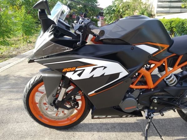 ใช้เพียง 2 พันkmแท้. ลดราคา KTM RC200 ใหม่กิ๊ก รูปที่ 6