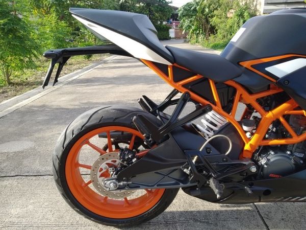 ใช้เพียง 2 พันkmแท้. ลดราคา KTM RC200 ใหม่กิ๊ก รูปที่ 7